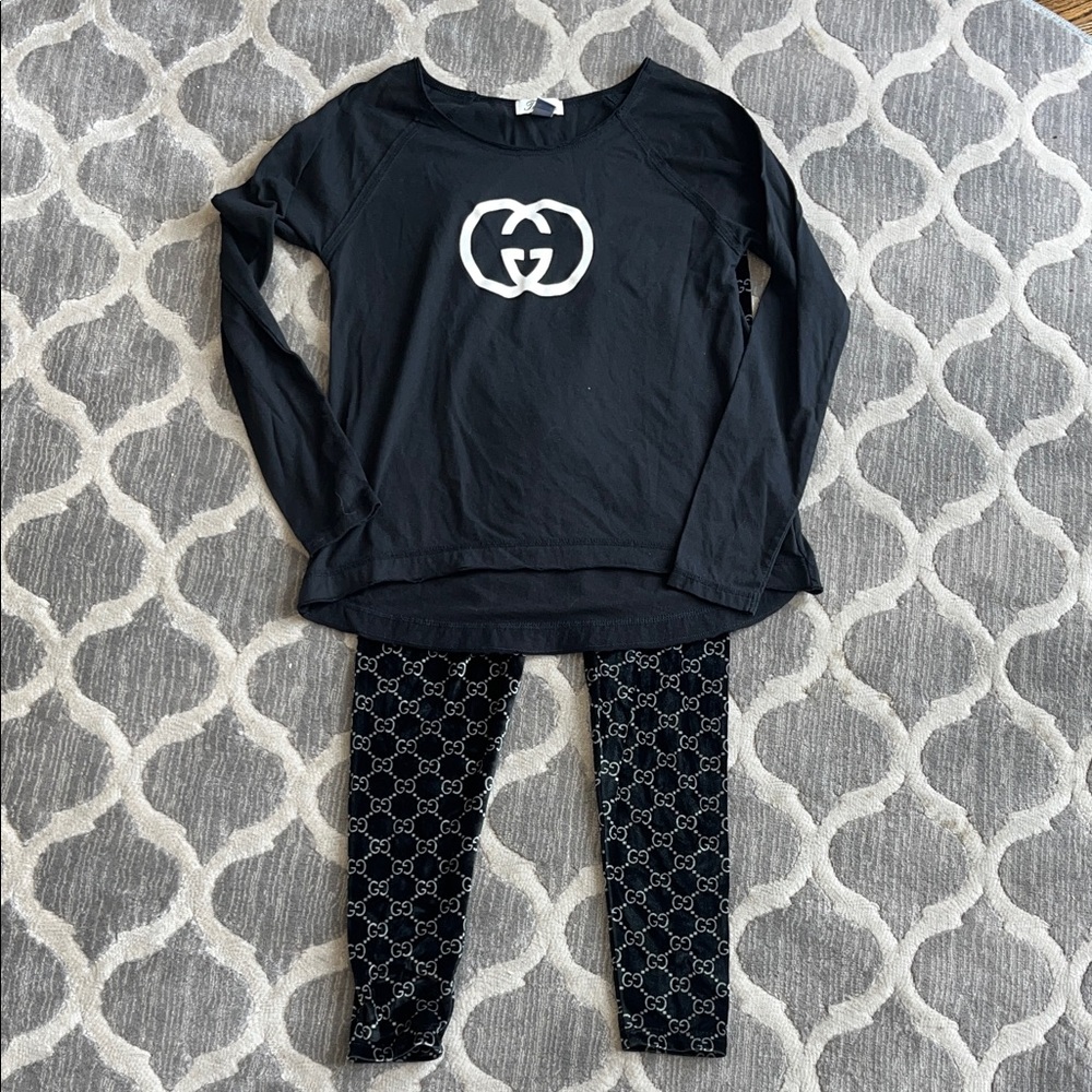 Trac Black Top with White Logo & Black Logo-Print Leggings